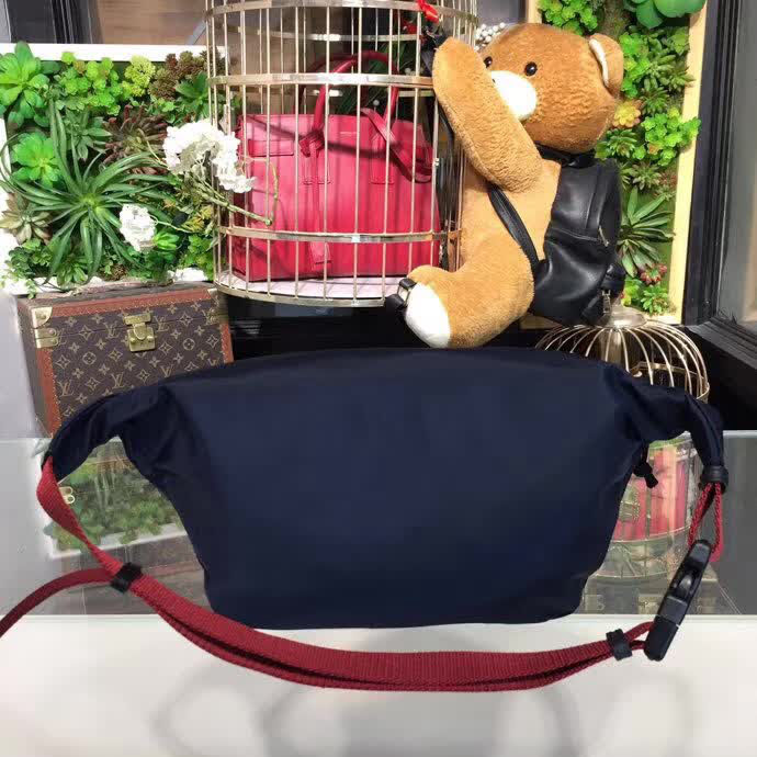 BALENCIAG巴黎世家 專櫃同步更新 帆布胸包腰包 簡約兩用包  BL1256